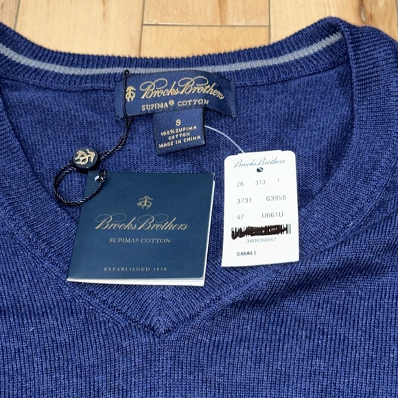 NWT Brooks Brothers V-Neck Sweater - Picture 3 of 7